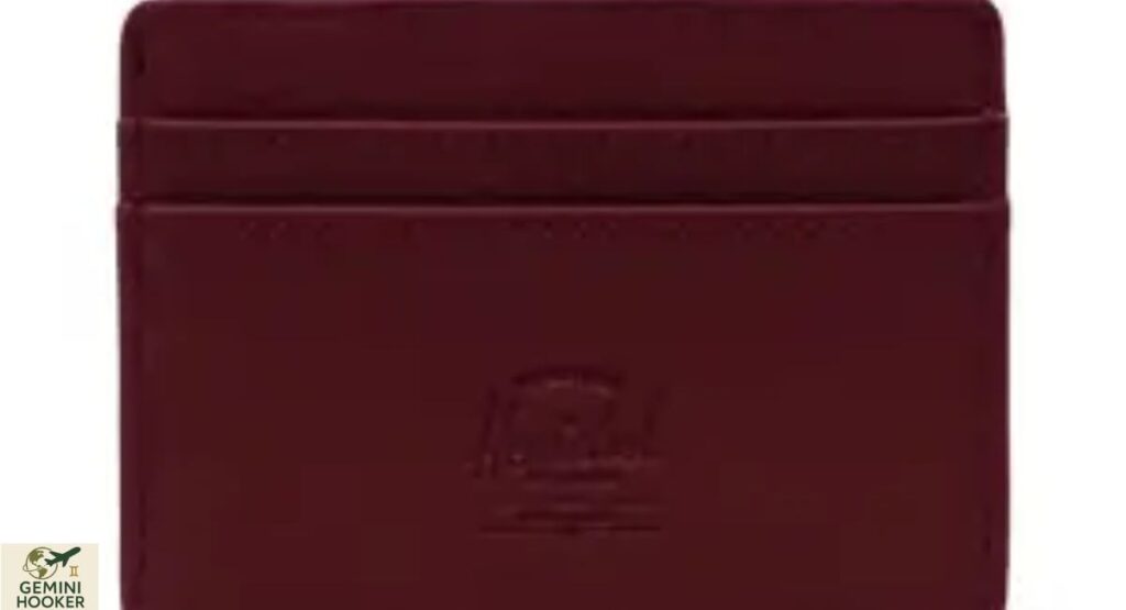Best stylish yet useful men's wallets to use and carry